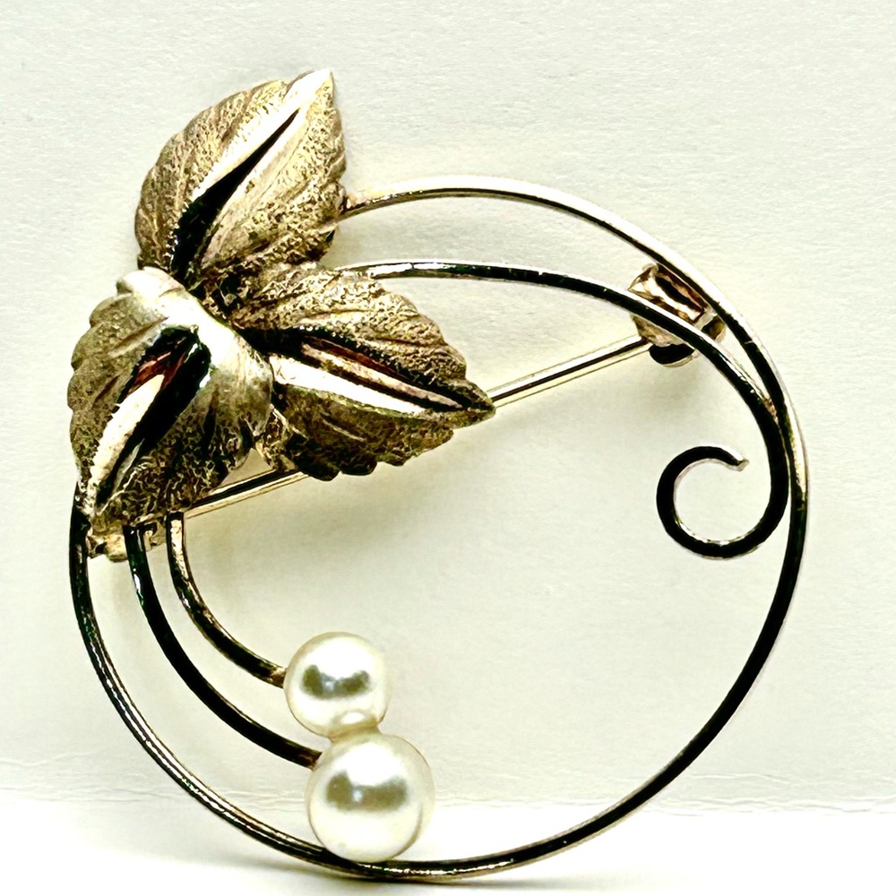 Bond Boyd Sterling Silver Brooch- vintage
Gold vermeil over sterling silver.